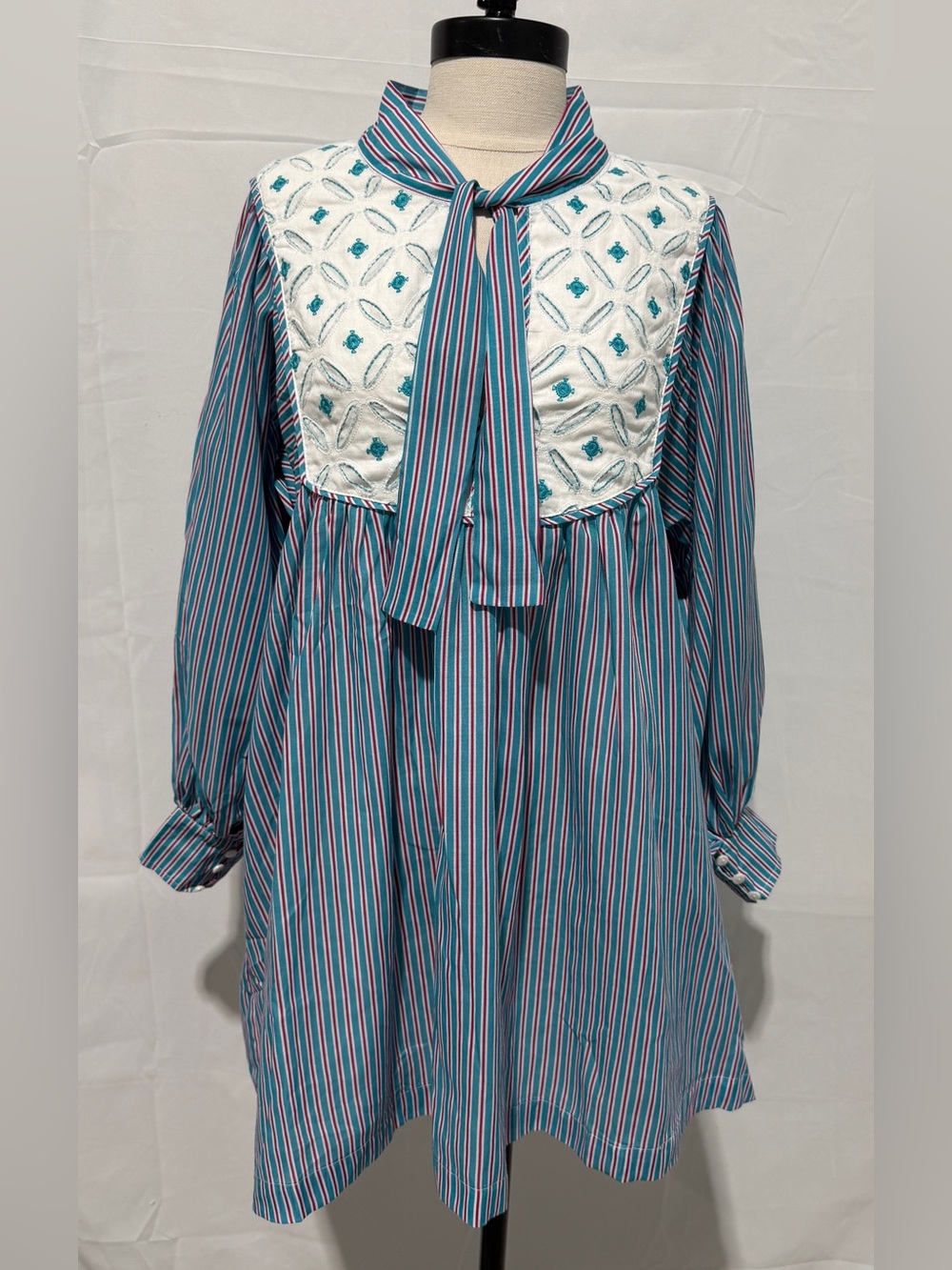NWT Pomander Place Embroidered Juliette Mini Dress, Size Small, Tuckernuck - Picture 4 of 9